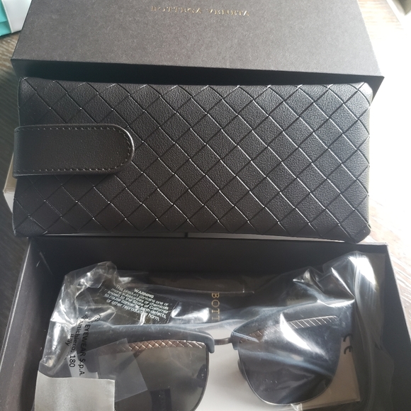 Bottega Veneta Cat Eye Sunglasses BV0075S 21 - Picture 4 of 8